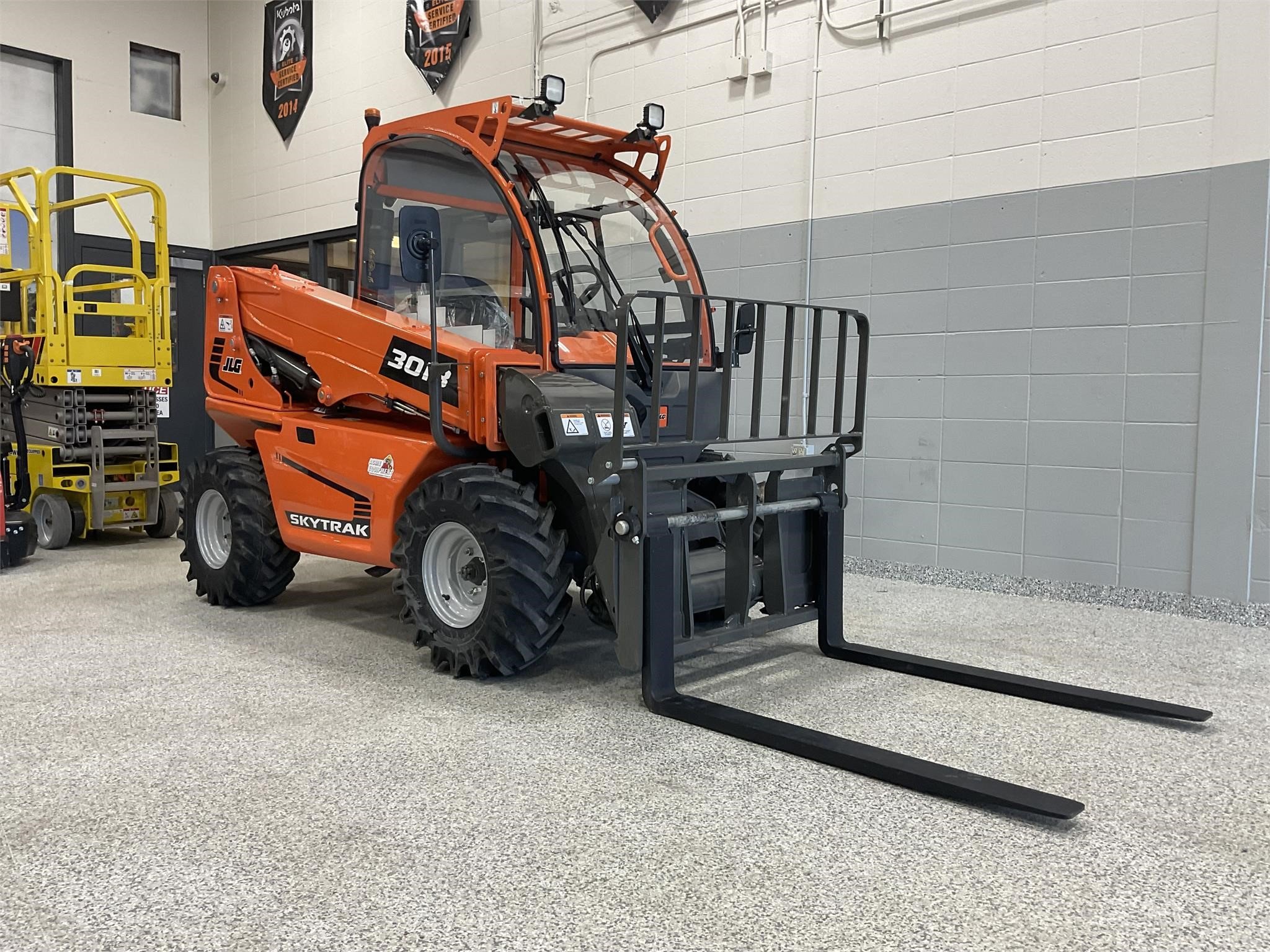 SKYTRAK スカイトラック 2023 SKYTRAK 6042 6000 LB DIESEL TELESCOPIC FORKLIFT TELEHANDLER